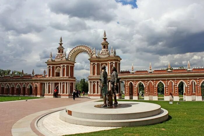 Памятники царицыно. Усадьба Царицыно (Архитектор в.и. Баженов). Ансамбль Царицыно Баженов. Дворцово-парковый ансамбль в Царицыно Баженов. Усадьба Царицыно Баженов.