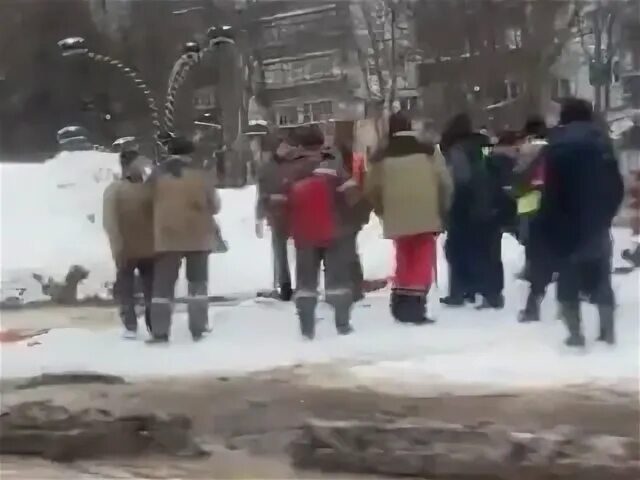 Когда дадут воду в железногорске курской сегодня. Прорыв трубы возле колледжа культуры в Кирове 2023. Прорыв трубы в городе Железногорск на Гагарина. Прорыв трубы в городе Железногорск на Гагарина 15 февраля. В Железногорске Курской области нет воды 18.02.2024.