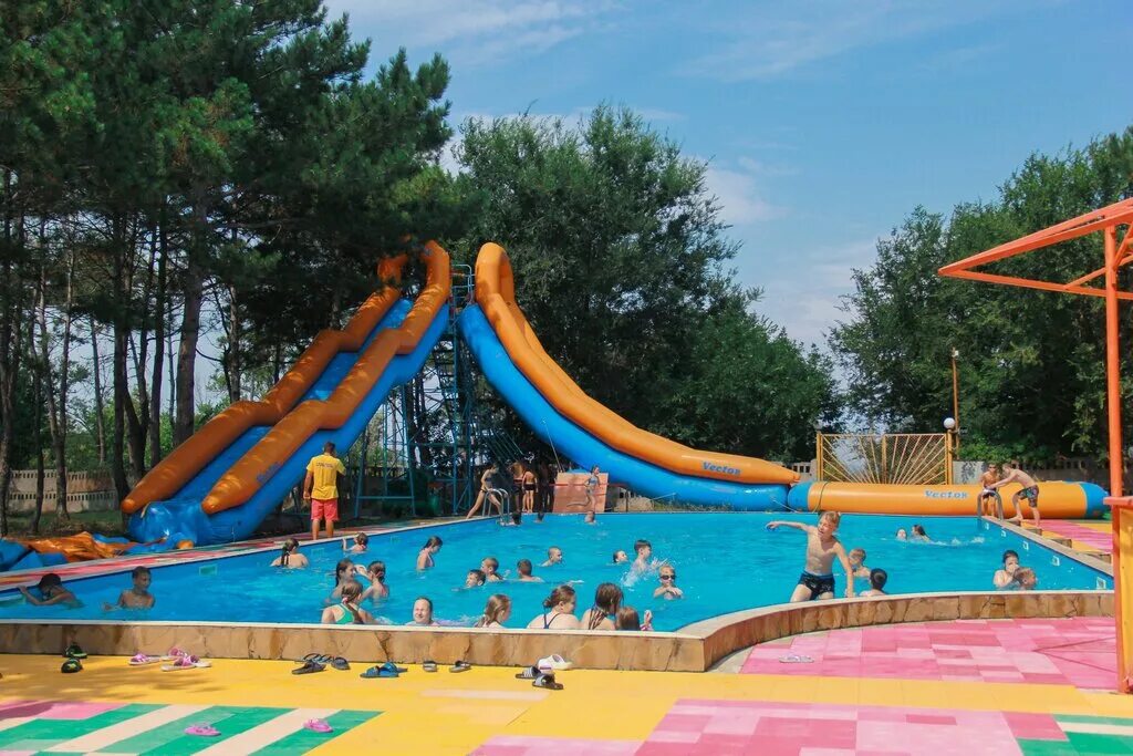 лагерь мандарин в крыму. лагерь мандарин 2021. лагерь мандарин. лагерь мандарин. лагерь мандарин песчанное.