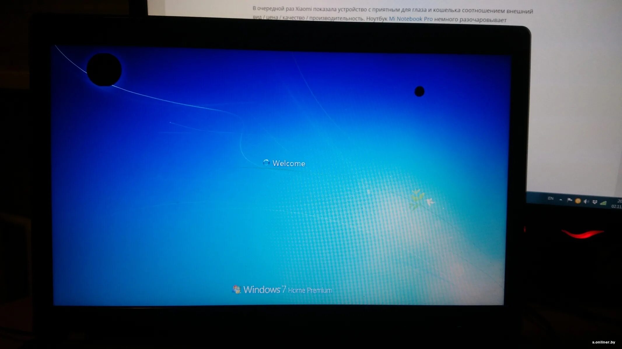 Темное пятно на экране ноутбука. Черное пятно на мониторе. Черное пятно на экране ноут. Темное пятнышко на мониторе.