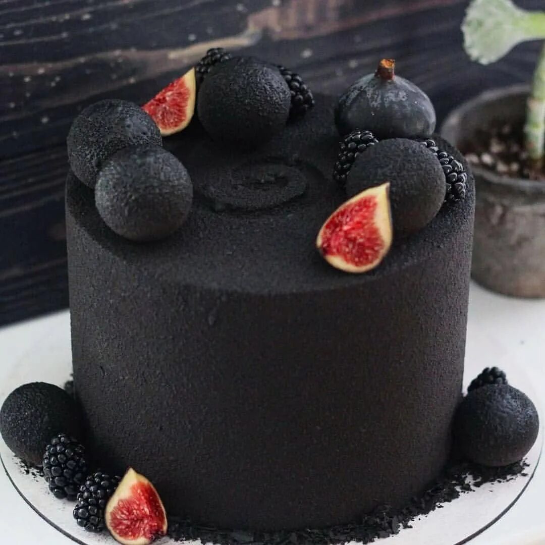 Черный торт. Стильный черный торт. Торт черный бархат. Черный велюровый торт.