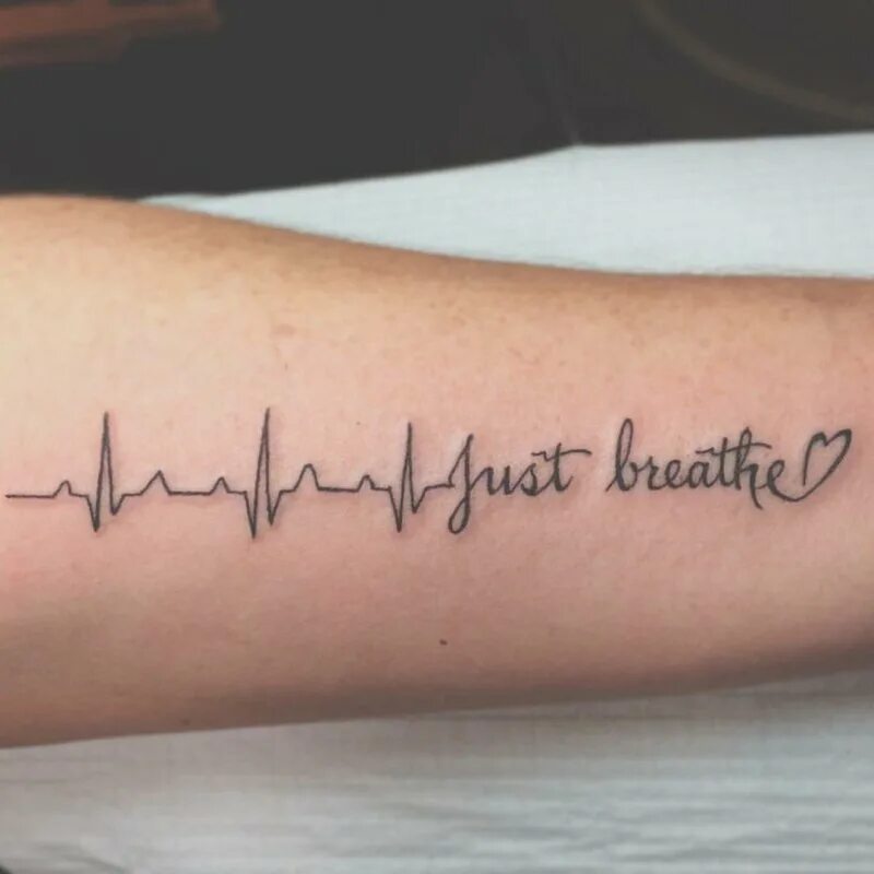 Татуировка пульс. Тату кардиограмма. Тату линия сердцебиения. Тату на запястье мужские кардиограмма. Татуировка пульс.