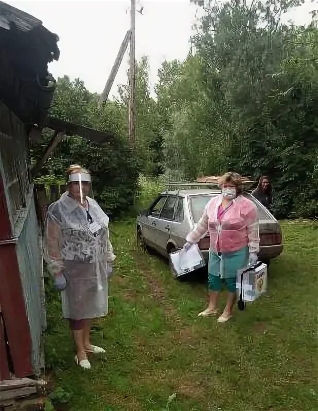 Новости " Специалисты водоканала спасли аистов из накренившегося гнезда на водон