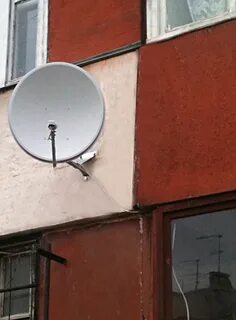 Антенна на фасаде дома
