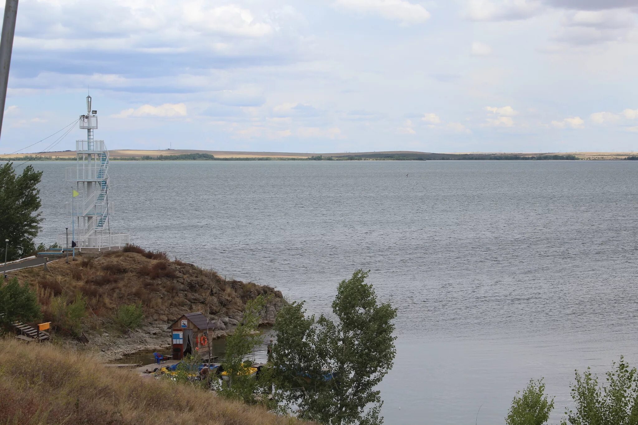 Ириклинское водохранилище ГЭС. Платина Ириклинское водохранилище. Дамба водохранилище Ирикла. Уровень воды в ириклинском водохранилище