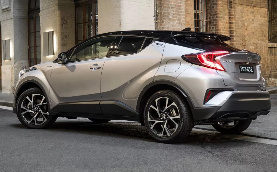 Само хср. Toyota Chr 2017. Toyota c-HR 2017. Toyota HR V 2017. Toyota c-HR 2017 1.2.