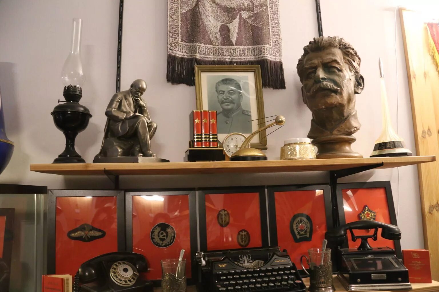 Витрины цдм на лубянке. Музей москвы лубянка. 3/6 стр. В. Музей москвы лубянка.