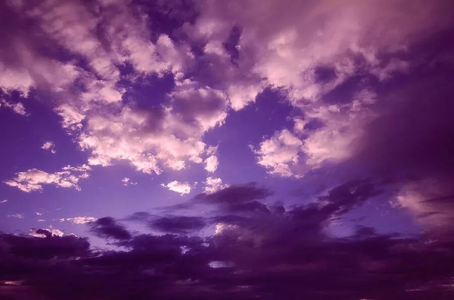 Сирени облаков. Фиолетовое облако. Фиолетовое небо. Сиреневые облака. Сиреневое небо.