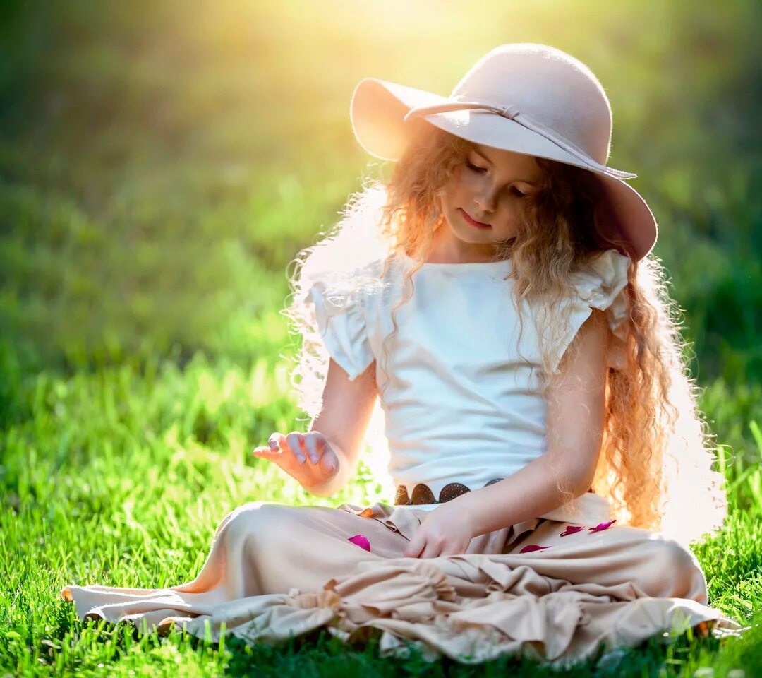 Красивые маленькие девушки. Причёски для девочек на длинные волосы. Букеты для детей. Милые девочки. Девочке было лет.