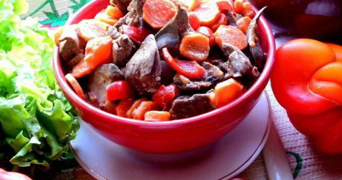 Куриная печень в горшочках. Рецепты куриной печени в горшочке. Печень куриная с овощами в горшочках. Рецепты куриной печени в горшочке. Печень с грибами в горшочке.