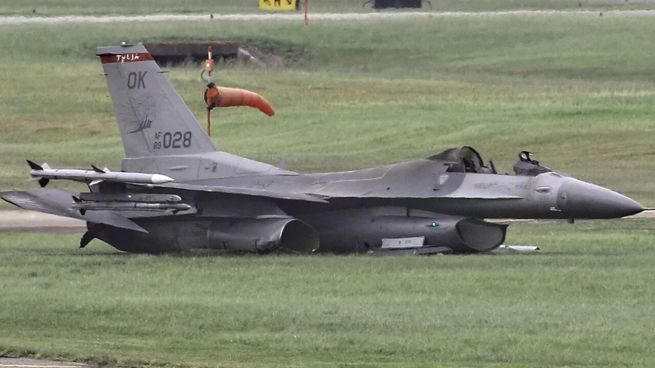 Убитый истребитель. F-16 Viper тайваньских ВВС. F 16 Tomahawk. Ф 16 ам ВВС Бельгии.