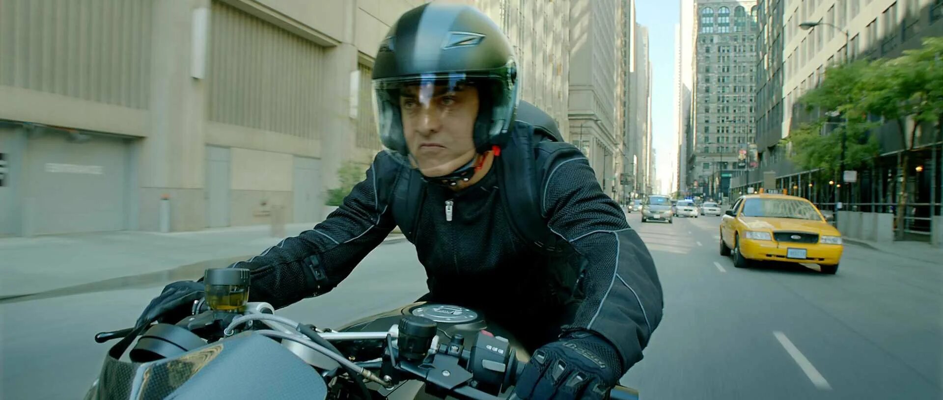 Dhoom 3. Мотоцикл ехал 3 часа