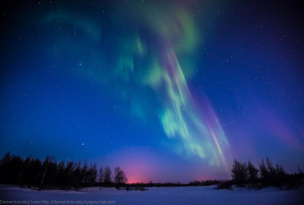 Полярное сияние в тундре. Лесотундра северное сияние. Чукотка северное сияние. Северное сияние в тундре. Тундра север северное сияние.
