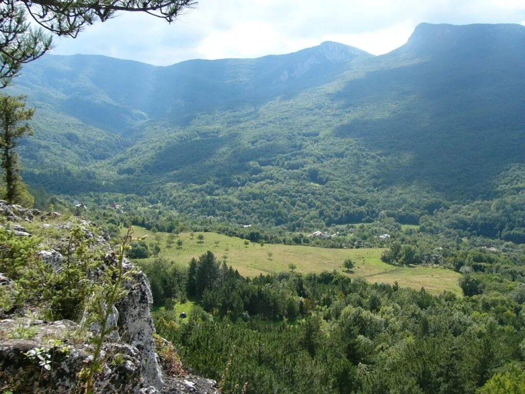 Многоречье бахчисарайский. Многоречье Крым. Крымские Альпы Многоречье. Хьели-Кая. Хьели Кая Многоречье.