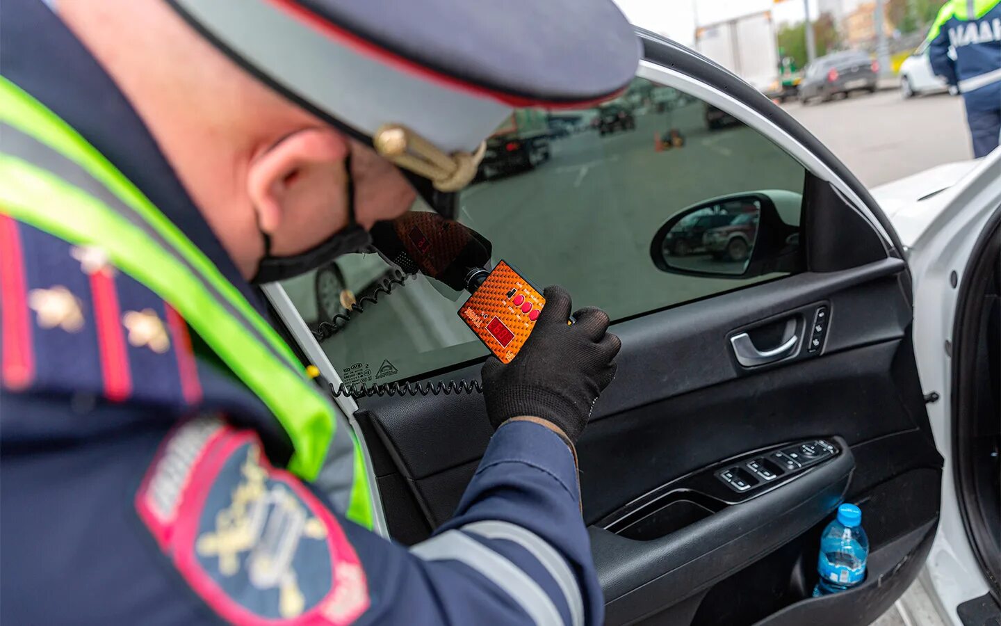 Запрет на автомобиль в гибдд. Тонировка ГИБДД. Гаишник тонировка. Тонировка штраф. Профилактическое мероприятие тонировка.