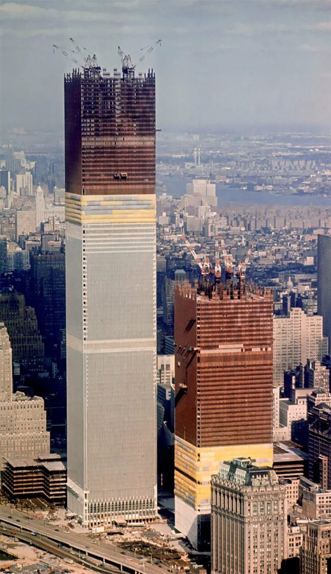 Всемирный торговый центр в Нью-Йорке. ВТЦ Нью-Йорк башни Близнецы 2001. Близнецы Всемирный торговый центр в Нью-Йорке. Эмпайр Стейт Билдинг 11 сентября 2001. Сколько этажей было в башнях близнецах