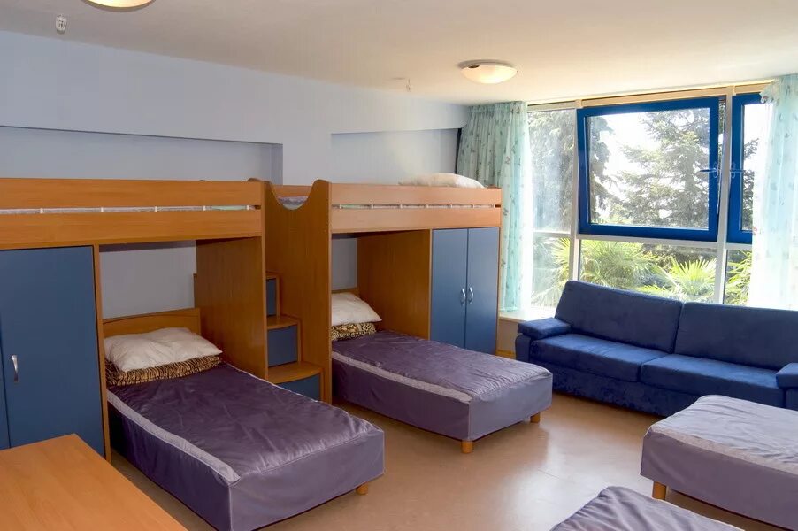 Турбаза смена. Артек янтарный комнаты. Лагерь вдц смена анапа. Комната в детском лагере. Детский лагерь смена анапа сукко сайт.