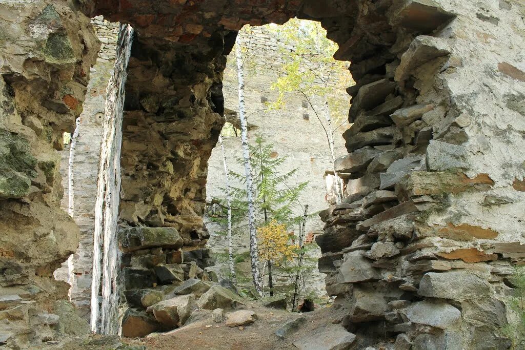 французская горка миасс. французские развалины миасс. французская крепость миасс. французский замок миасс. французская горка миасс.