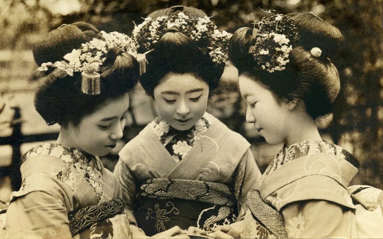 Девственницы японии. Гейши в Японии. Гейши в древней Японии. Гейши в Японии в древности. Гейши в Японии 18 век.