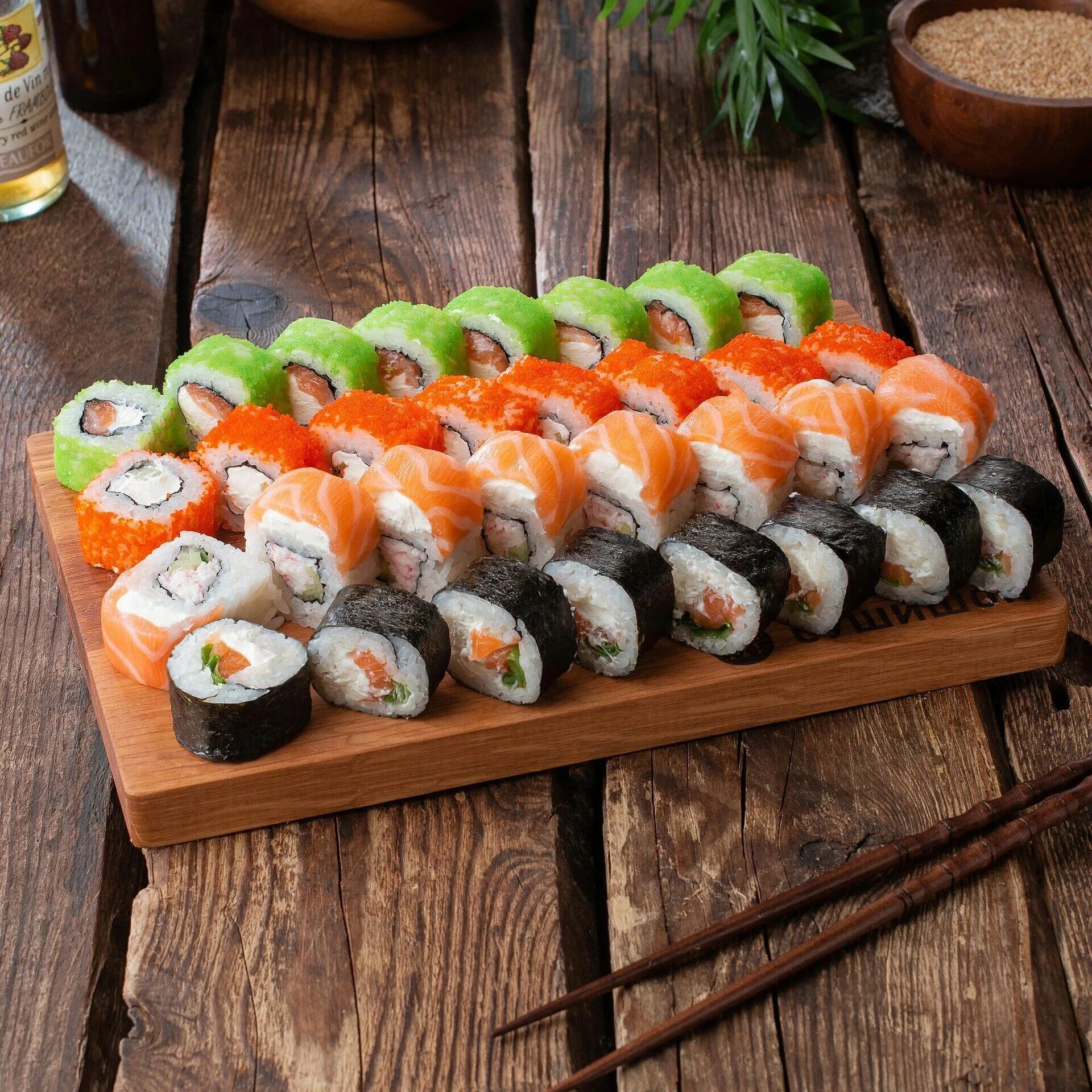 магазины суши в москве. суши сет калифорникейшн. суши магазин. дом из роллов. суши магазин.