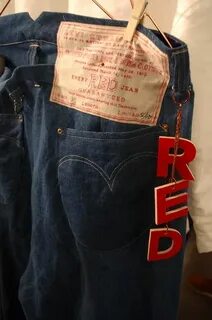 Levis red
