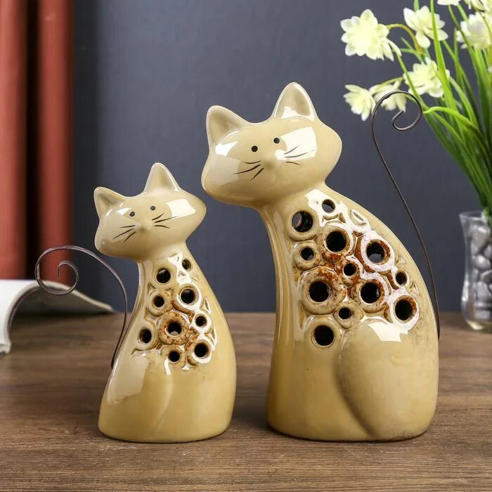Керамическая кошка купить. Коты керамика. Керамические сувениры. Глиняные сувениры. Сувениры кошки из керамики.