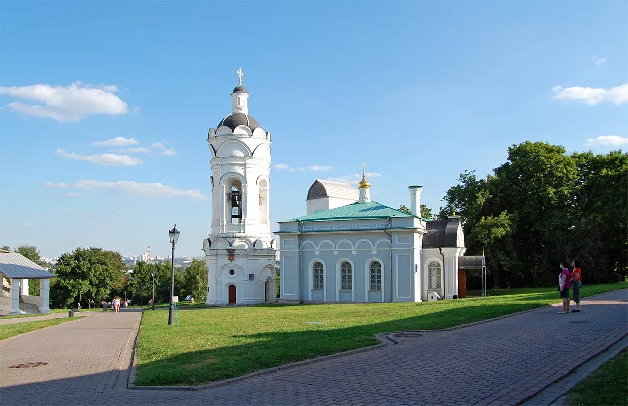 Святыни коломенского. Коломенское Георгиевская Церковь. Парк Коломенское Церковь Георгия Победоносца. Церковь Святого Георгия с колокольней Коломенское. Колокольня церкви Георгия Победоносца в Коломенском.