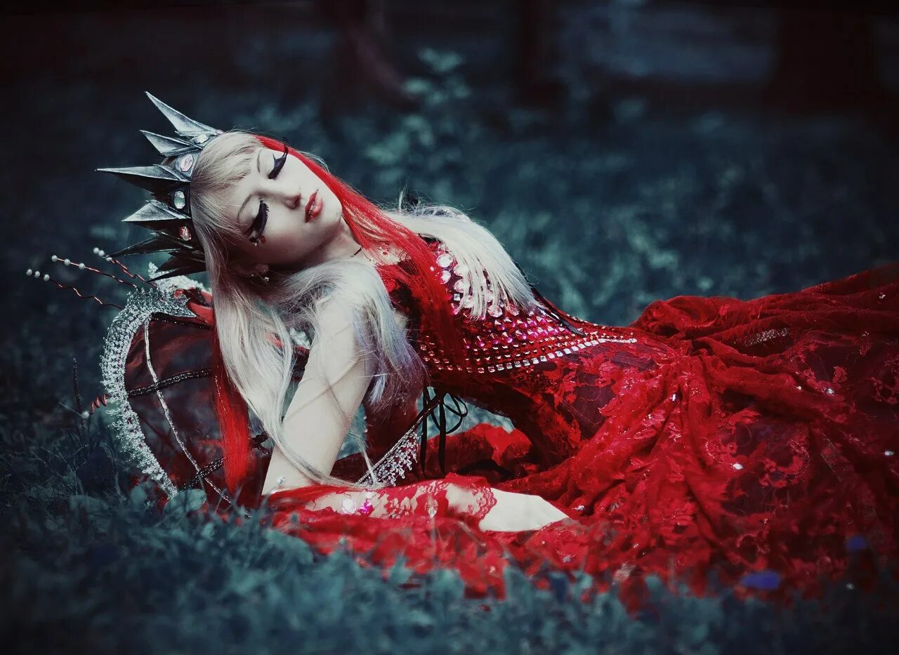 Cosplay queens. The Red Queen. Дарк Квин косплей. Королева косплей. Тёмная Королева косплей.