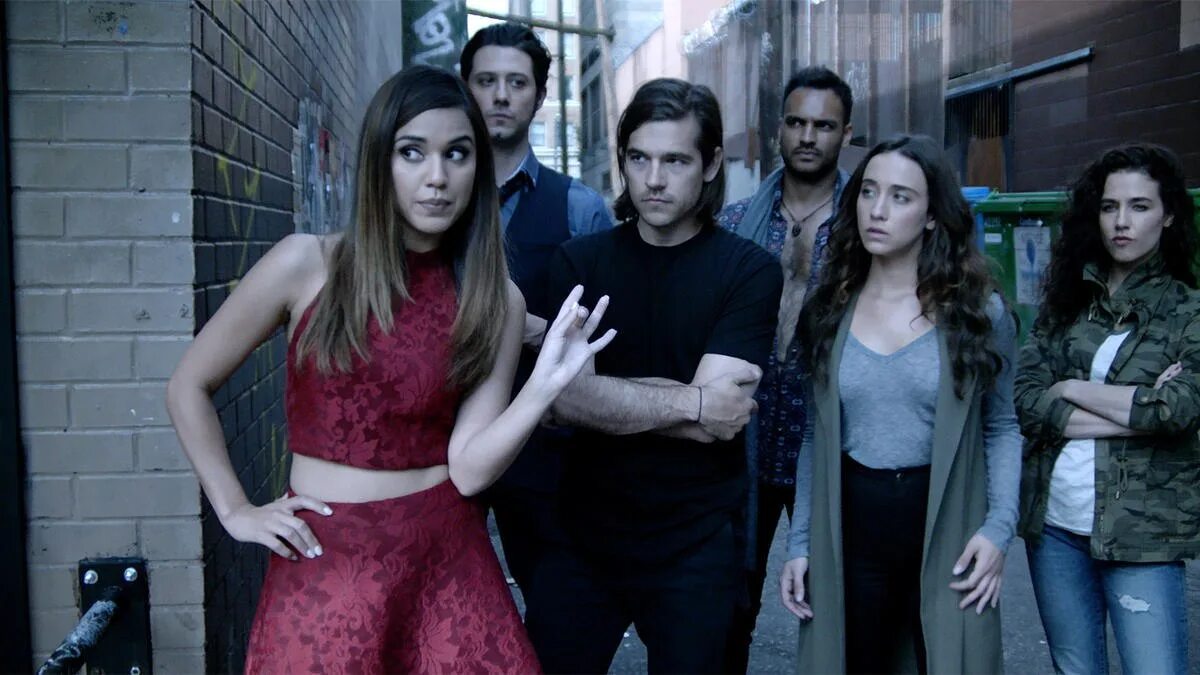 Волшебники сколько времени идет. Сериал волшебники от нетфликс. сериал про волшебников нетфликс. волшебники  syfy, 2015. сериал волшебники лев гроссман.