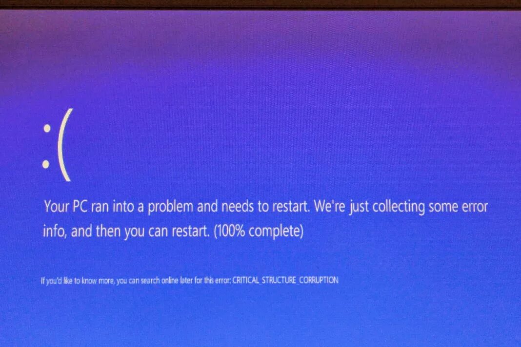 Structure corruption. Синий экран. Экран ошибки. Ошибка синий экран. Экран смерти Windows 10.