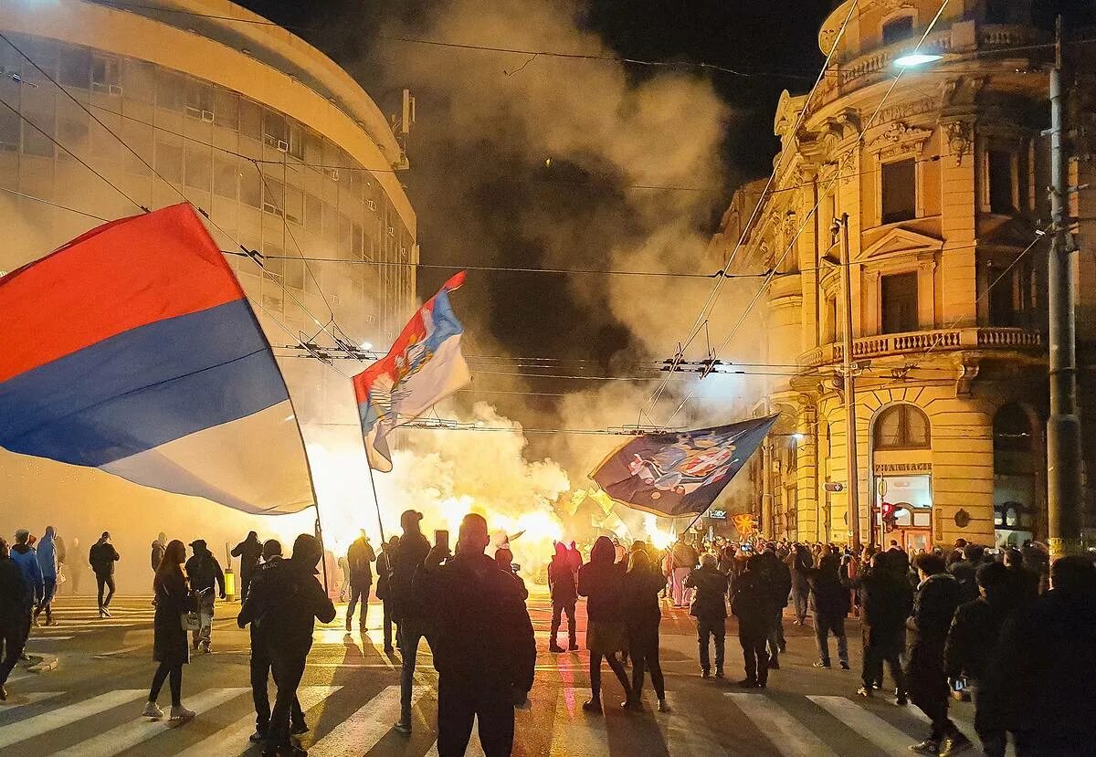 Как россия помогла сербии. Митинги в Сербии в поддержку России 2022. Митинги в Сербии 2022. Митинг в Сербии в поддержку России. Сербия Украина митинг.