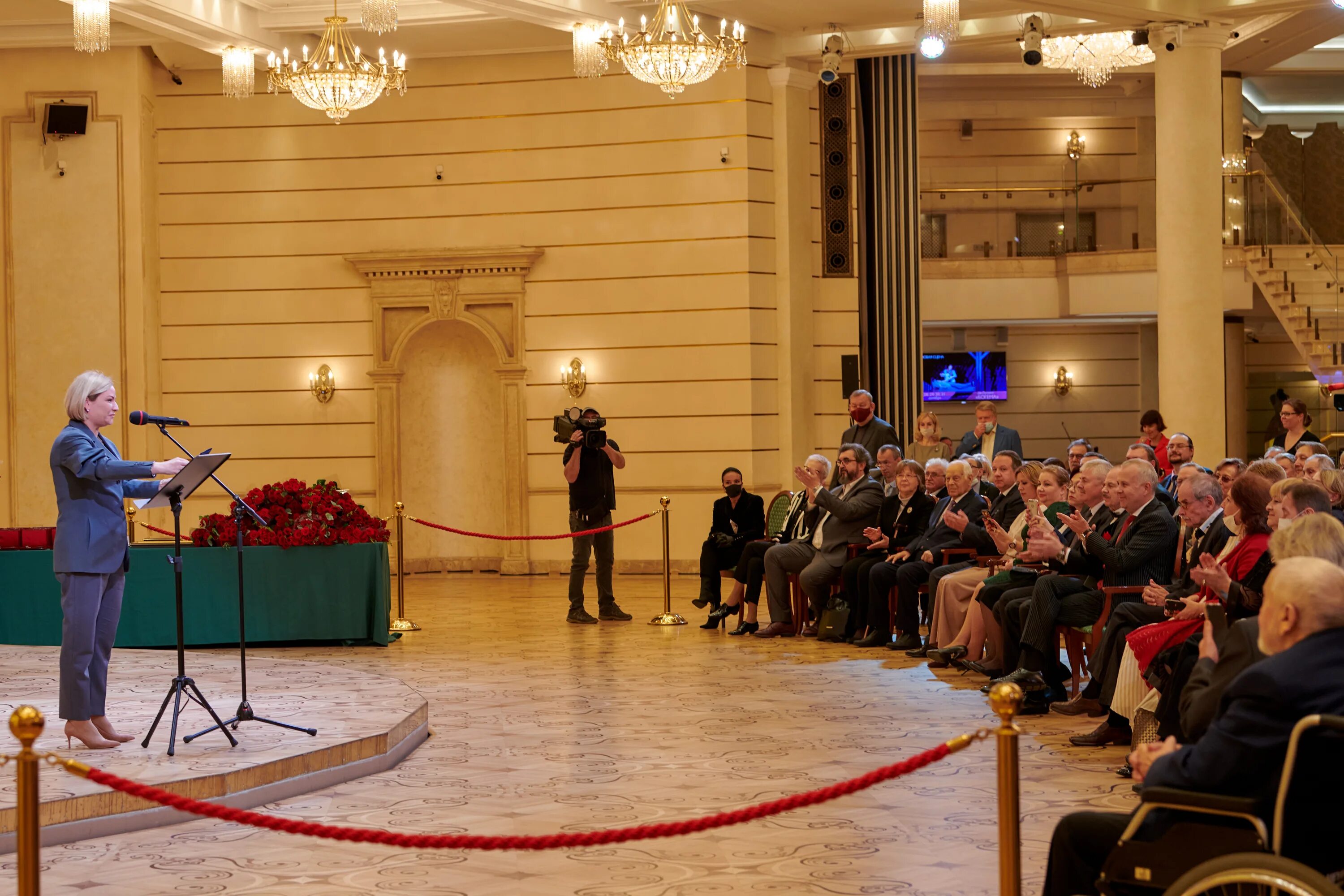 Бетховенский зал большого театра. Большой театр сцена Бетховенский зал. Бетховенский зал в Москве. Большой зал Бетховенский зал. Театр роста в царицыно сайт