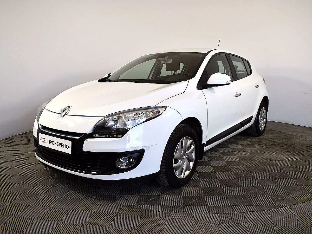 Megane fluence. Renault Megane 3 2013. Рено Меган 3 хэтчбек. Рено Меган белый 2013. Рено Меган 3 хэтчбек 2013.