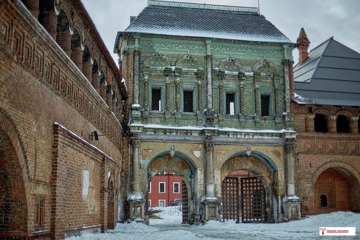 Крутицкое патриаршее подворье крутицкая ул 8 фото. Крутицкий подворье монастырь. Крутицкое подворье в Москве. Москва Крутицкое подворье архитектура. Москва Крутицкая улица 13 Крутицкое Патриаршее подворье.