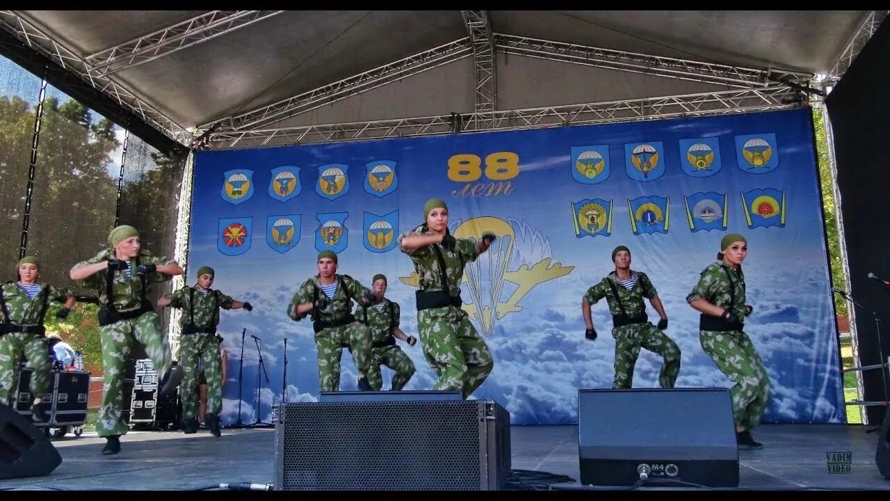 Ансамбль песни и пляски железнодорожных войск. Песня десантников ансамбль песни. Песня десантников ансамбль песни. Песни про десантников. Песня десантников ансамбль песни.