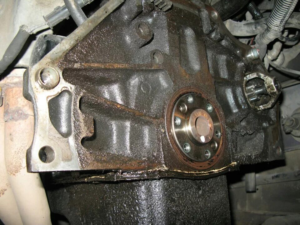 Течёт сальник коленвала передний. Течь масла из коленвала. 6. Течет сальник коленвала ваз 2110. Прокладка сальника коленвала заднего qsm11.