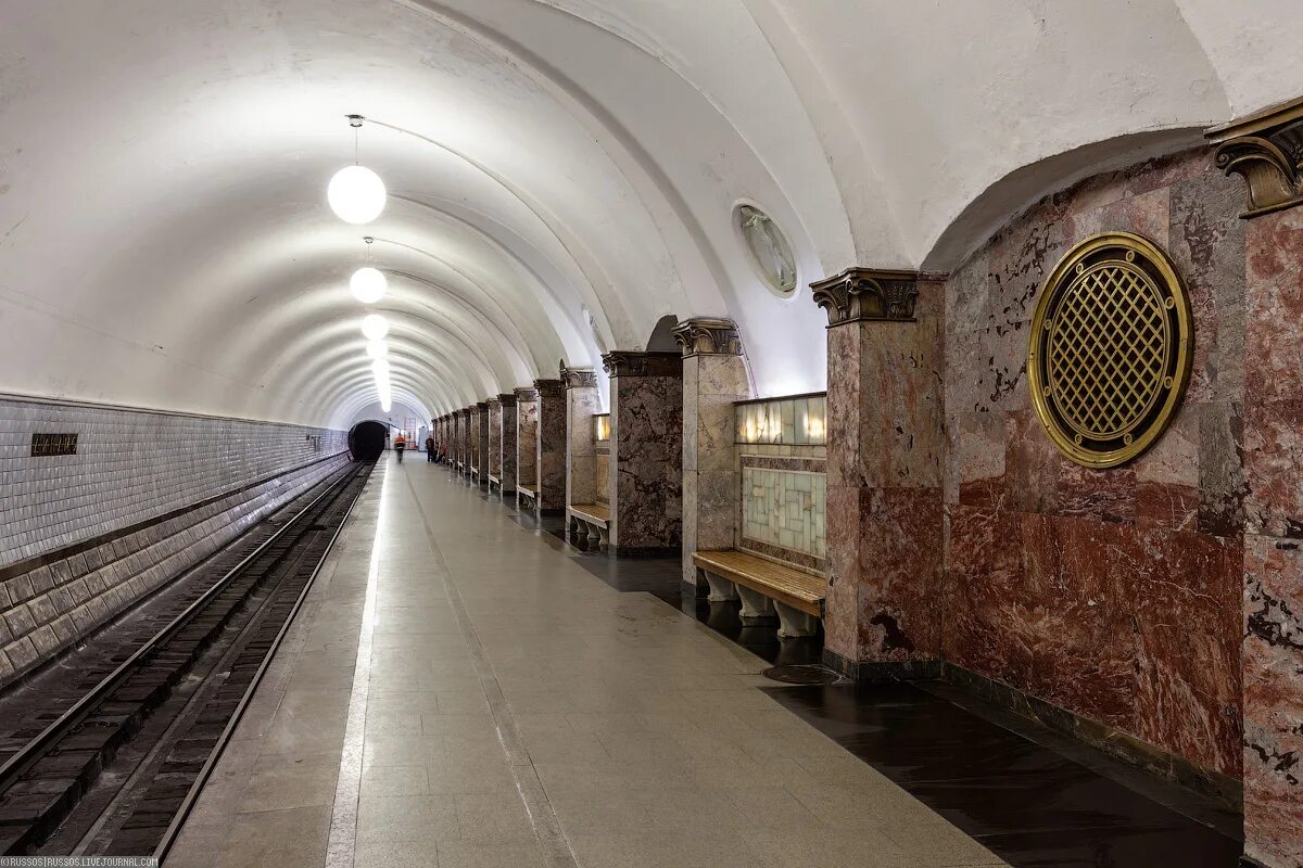 Правда метро москвы. Станция метро Динамо. Станция Динамо Москва. Станция метро Динамо Екатеринбург. Станция Динамо вестибюль.