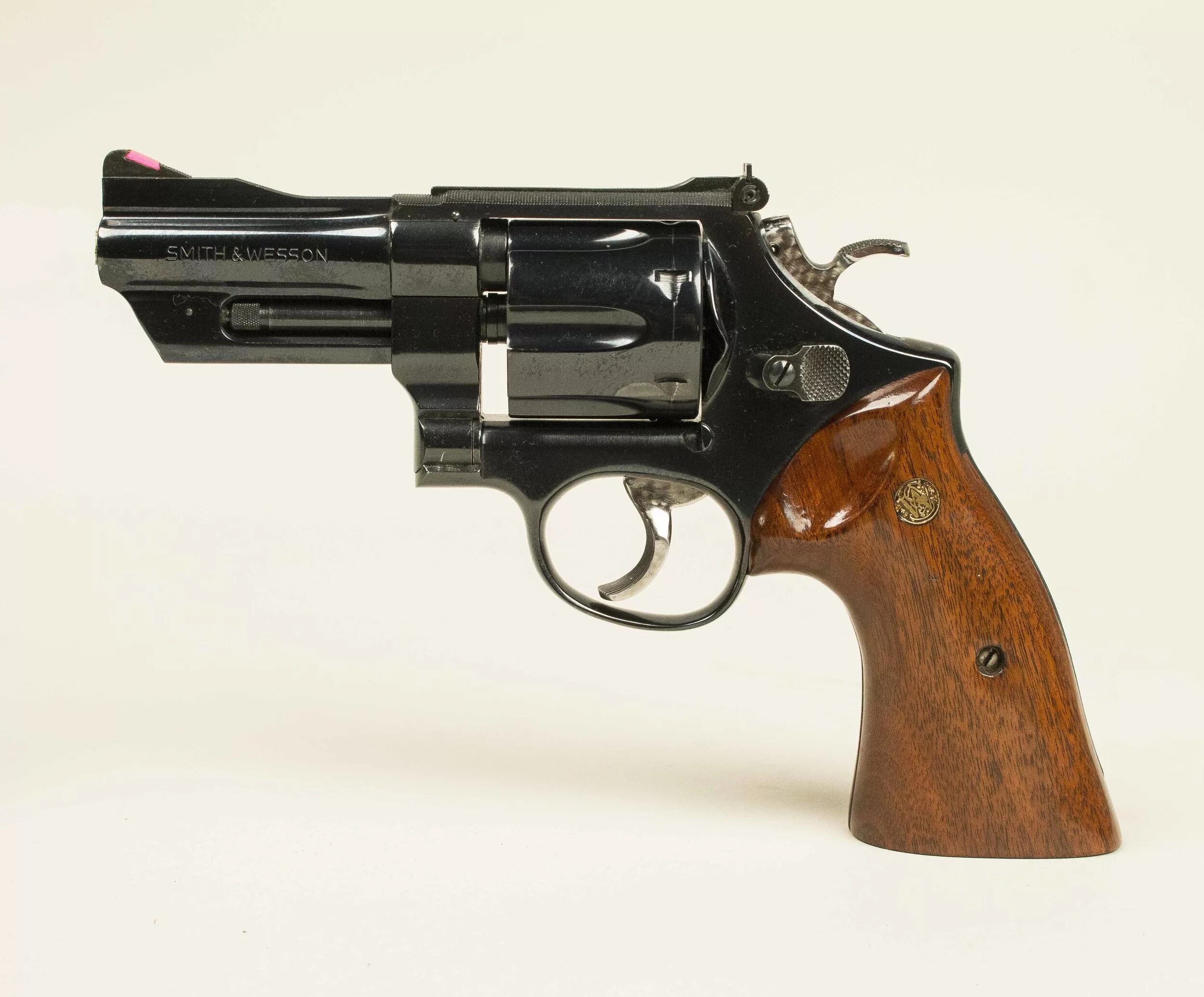Smith wesson model. Смит и вессон модель 27. smith wesson 357 magnum. смит-вессон 27 магнум. smith and wesson magnum model 27.