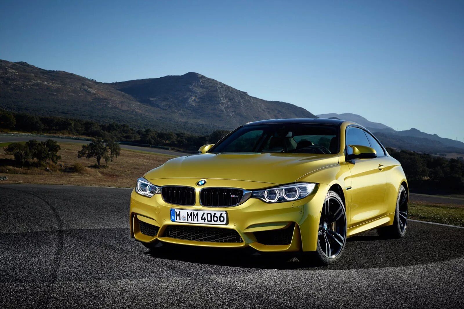 Фото машины 4. BMW m4 Coupe. BMW m4 Гран купе. BMW m4 2015. BMW m4 Coupe f82.