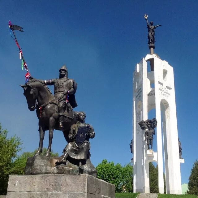 Какой памятник посвящен куликовской битве. Памятники Куликовской битве и Дмитрию Донскому. Куликово поле памятник Дмитрию Донскому. Мемориал Куликовой битвы. Памятник Дмитрию Донскому на месте Куликовской битвы..