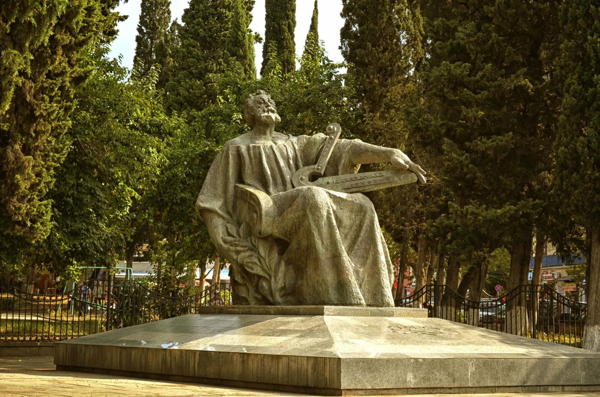 Памятник вахтангу горгасали. Памятник грузии в тбилиси. Памятник бенджамину тбилиси. Памятники грузинским поэтам в тбилисси. Статуя мать картли тбилиси.