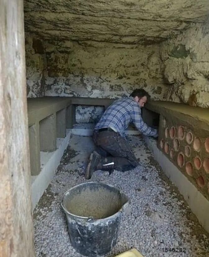 Подземный погреб. Фундамент под погреб. Погреб. Уличный погреб. Котлован для подвала.