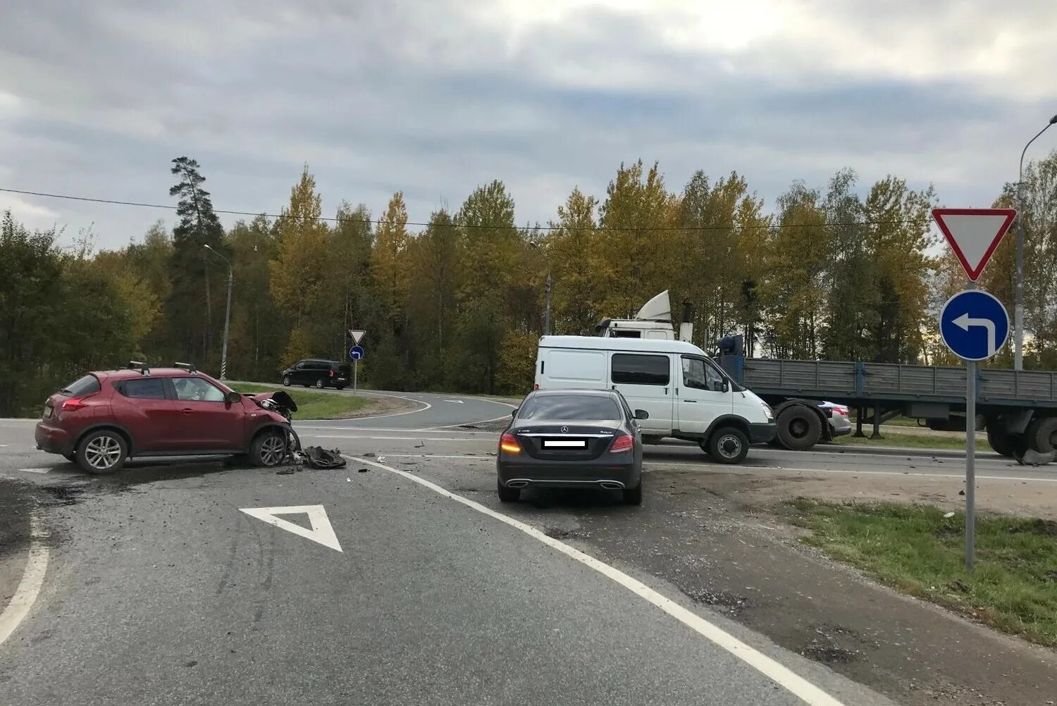 Происшествия в Нахабино. ДТП Нахабино. Авария в Нахабино сейчас. Авария в Нахабино сегодня. Что творится в красногорске