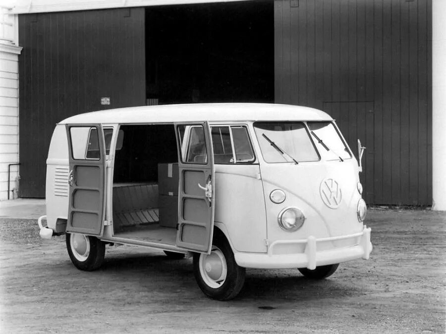 Микроавтобус это легковой автомобиль. Volkswagen t1. Volkswagen t1 1950. Фольксваген Транспортер 1950. Микроавтобус Volkswagen 1950.