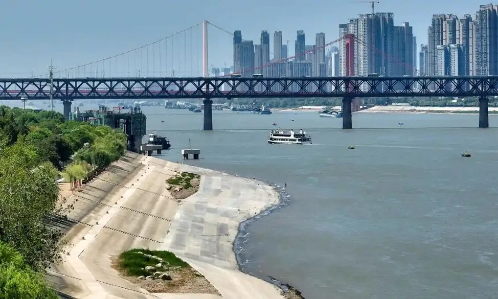 В каком городе через реку китай