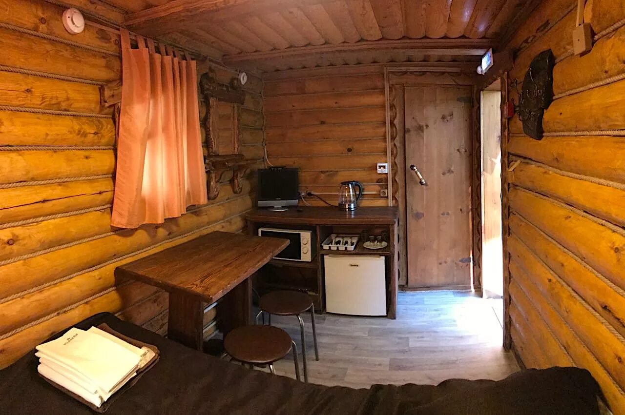 Сарай тюмень коттедж. Дом посуточно тюмень. Дом в аренду тюмень красивые. Суточные квартиры в тюмени. Липовое тюмень база отдыха.