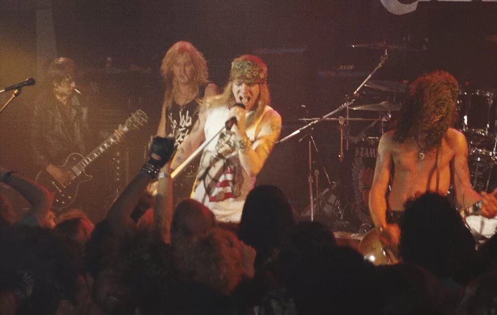 Guns n roses 30 years for destruction. Guns n roses anastasia 2013 год. Guns n roses 1987 концерт. Guns n roses it so easy. Motley crue.