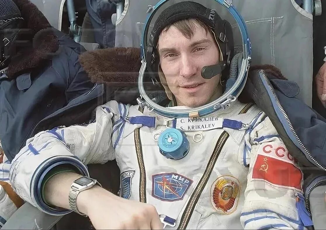 Сколько летчиков космонавтов