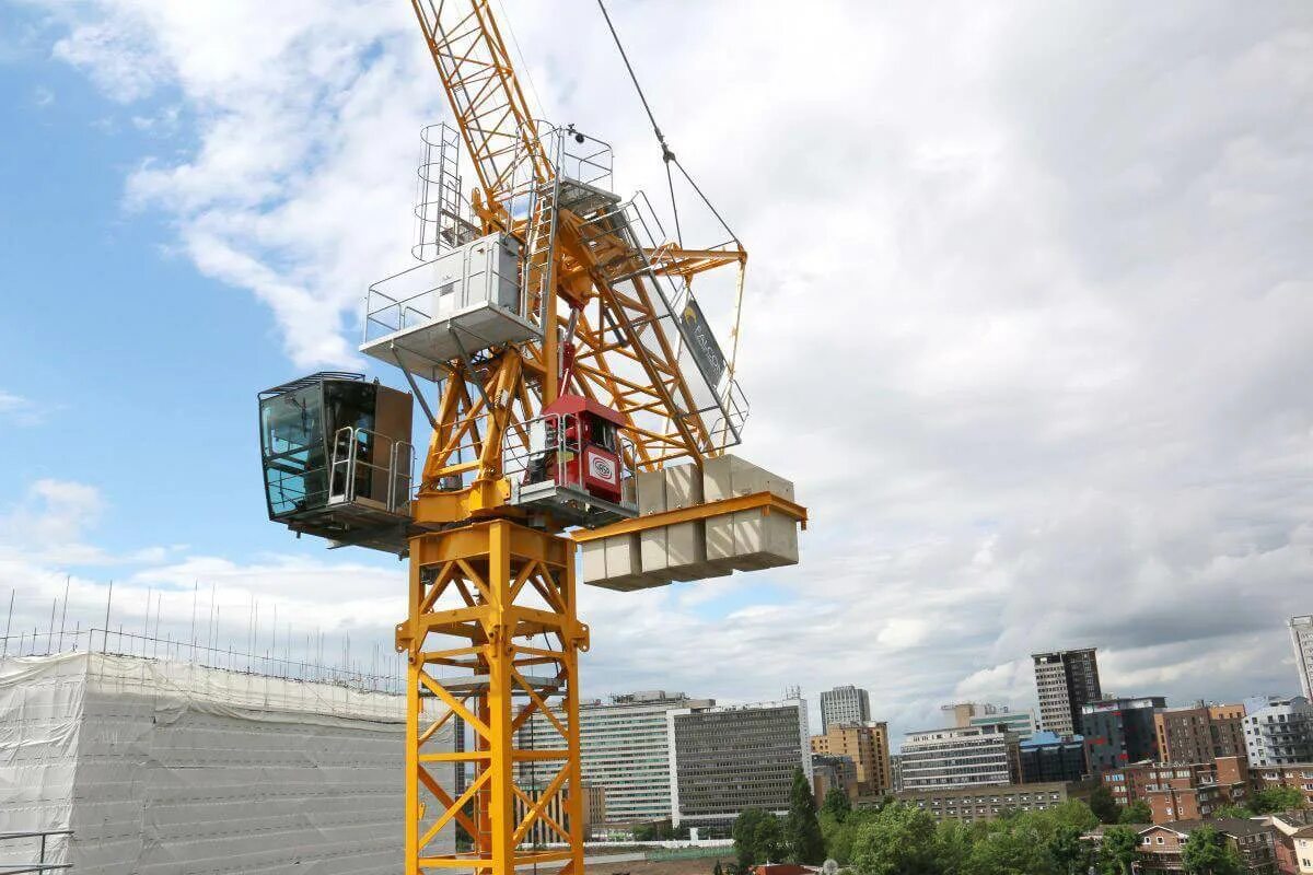 Сборка башенного крана. Башенный кран Liebherr 550. Liebherr 1000 EC-h40. Либхер 245 кран башенный. Кран строительный хм-6820.