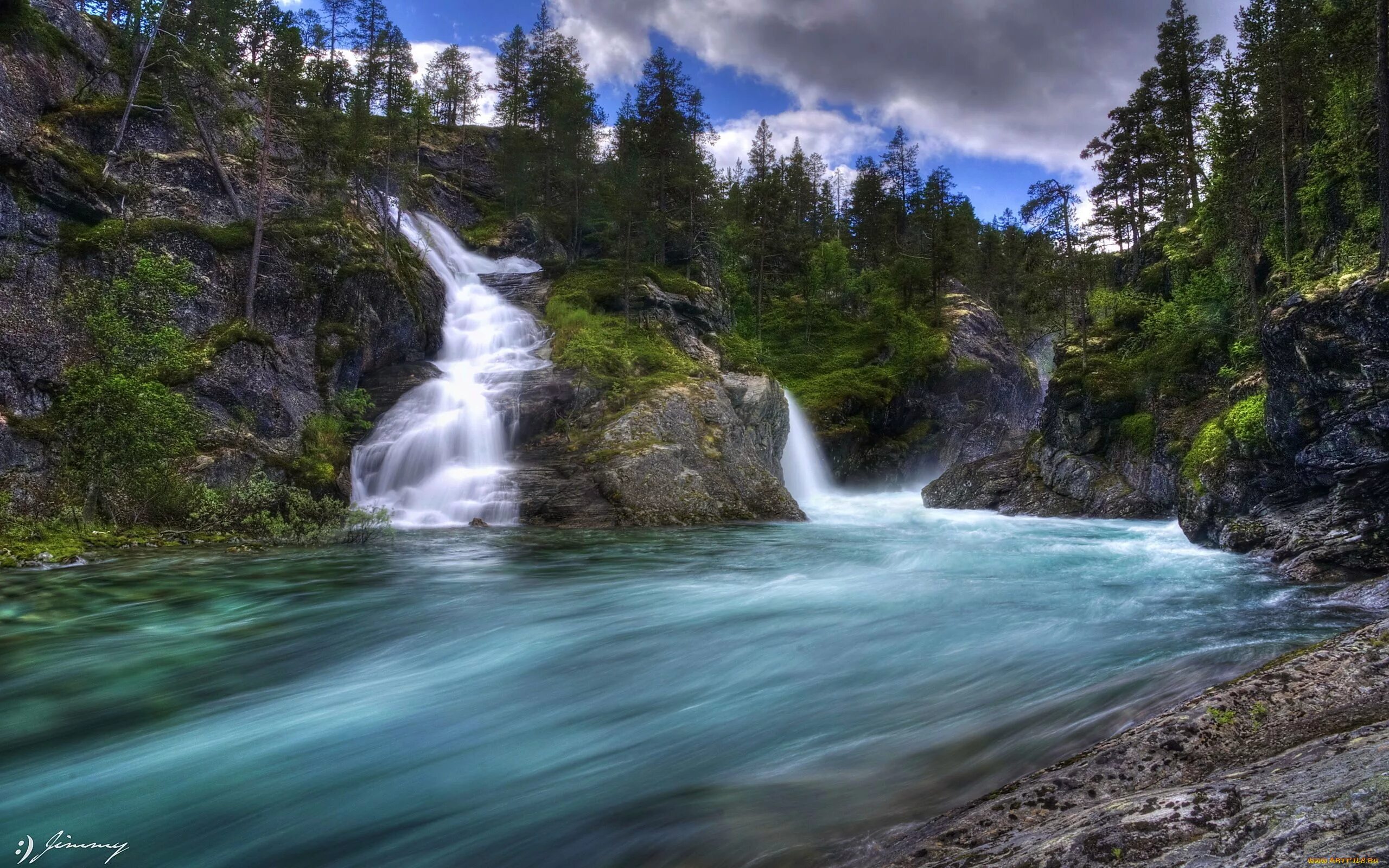 Не широкая красивая река. Водопад Кивач. Водопады Ахвенкоски. Река Аксас. Горная река.